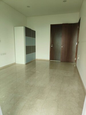 Room in 3 BHK Apartment at Lokhandwala Minerva Mahalaxmi, Mahalaxmi – for Rent