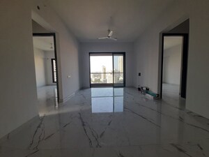 Room in 3 BHK Apartment at Goregaon East – for Rent