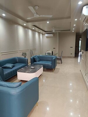 Team Area in 3 BHK Apartment at Saket – for Rent