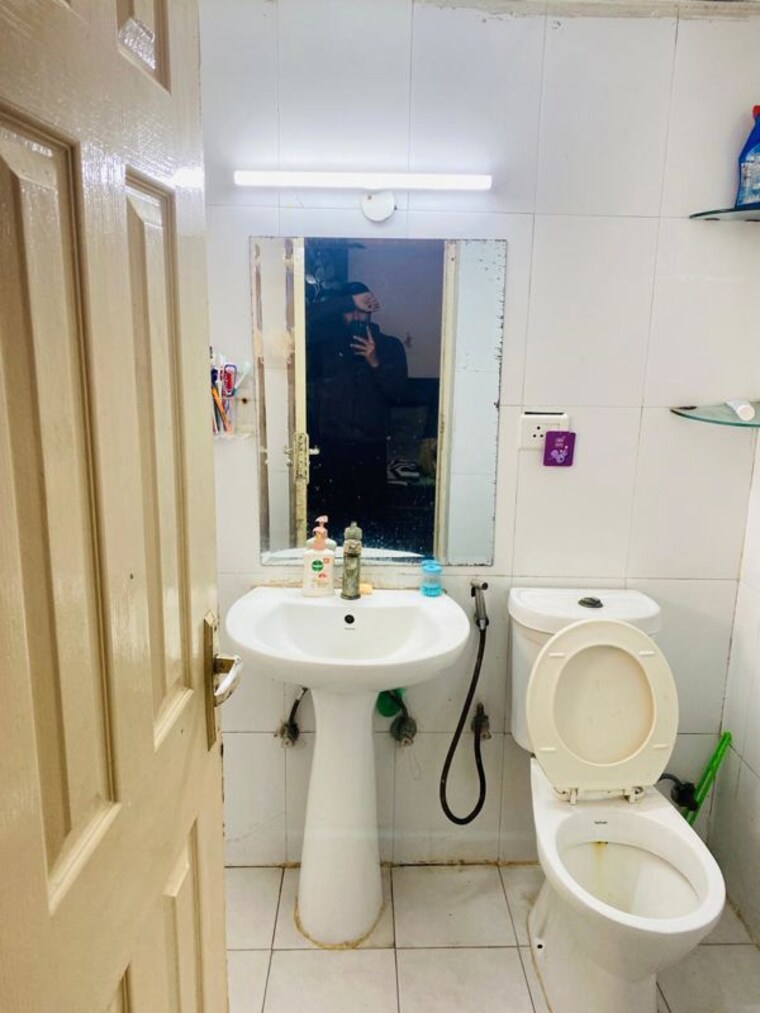 Bathroom, express-zenith 2 Bedroom 1085 Sq.Ft. Apartment In Sector 77 Noida 10220946