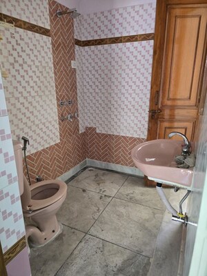 Bathroom in 2 BHK Builder Floor at Ansal Plaza Gurgaon, Palam Vihar – for Sale