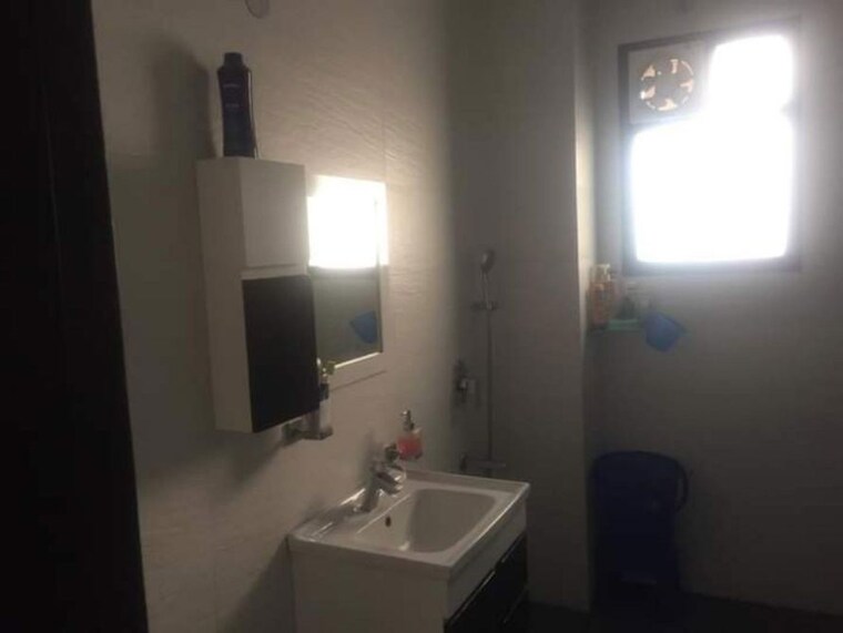 Bathroom, vaishali extension 2 Bedroom 95 Sq.Yd. Builder Floor In Vaishali Extension Ghaziabad 10220932