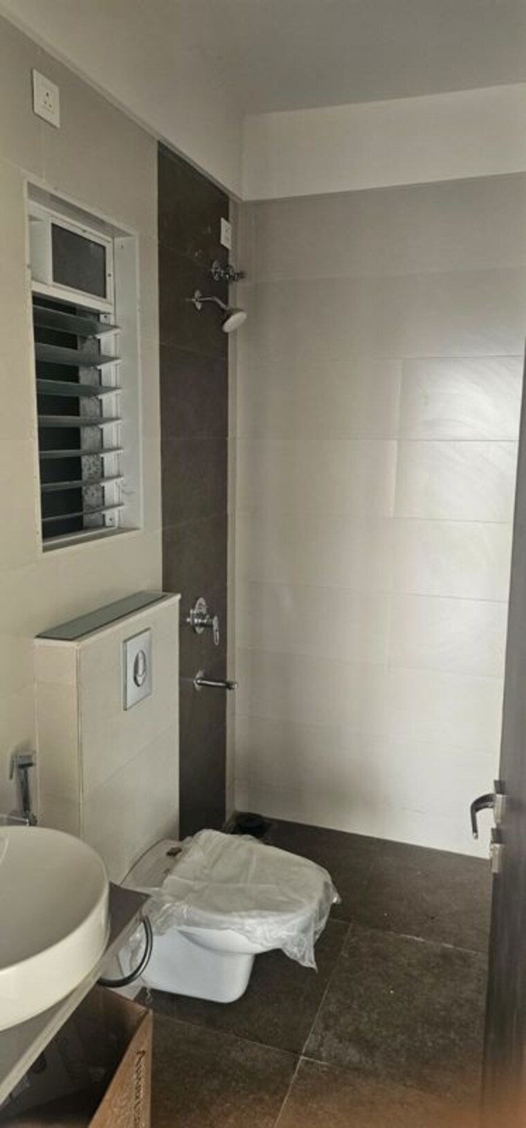 Bathroom, rosa-manhattan 3 Bedroom 897 Sq.Ft. Apartment In Ghodbunder Road Thane 10217999