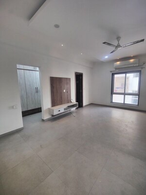 Room in 4 BHK Apartment at Kakatiya Hills, Jubilee Hills – for Rent