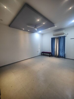 Room in 4 BHK Apartment at Kakatiya Hills, Jubilee Hills – for Rent