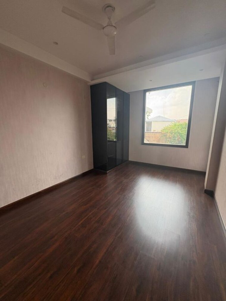 Room, malibu town 4 Bedroom 300 Sq.Yd. Builder Floor In Malibu Town Gurgaon 10221070