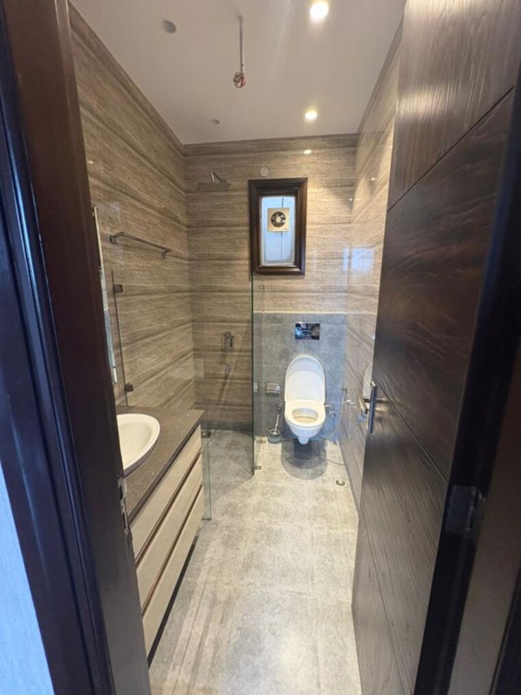 Bathroom, malibu town 4 Bedroom 300 Sq.Yd. Builder Floor In Malibu Town Gurgaon 10221070
