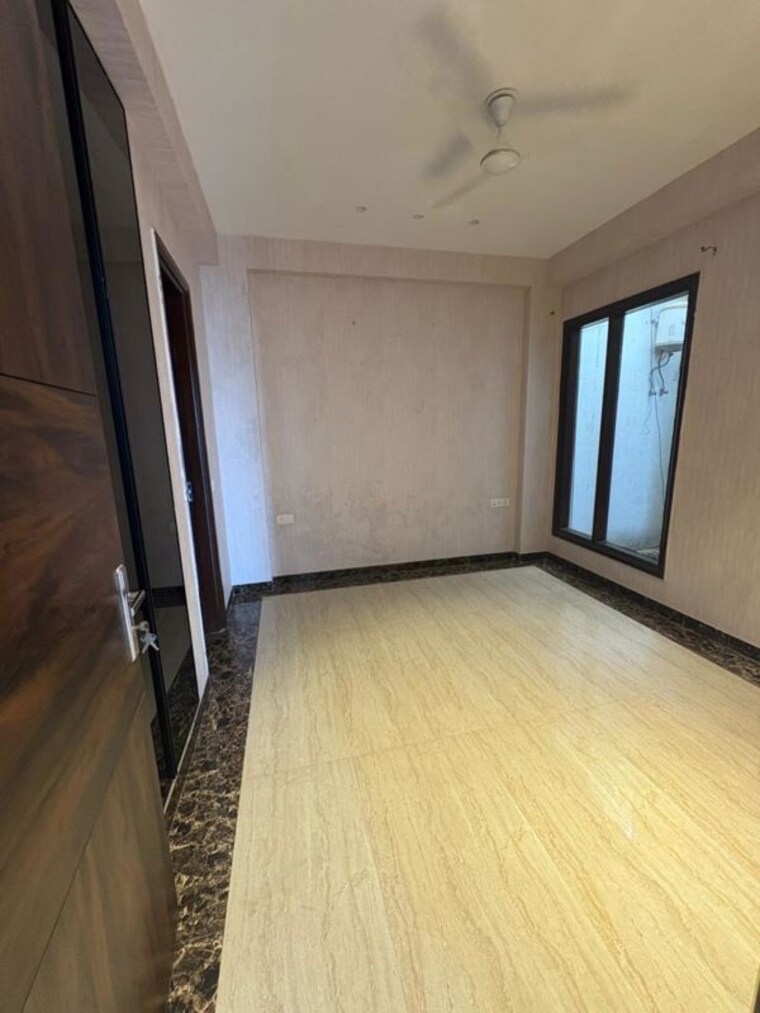 Room, malibu town 4 Bedroom 300 Sq.Yd. Builder Floor In Malibu Town Gurgaon 10221070