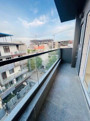 Balcony in 1 BHK Builder Floor at Sector 52 – for Rent