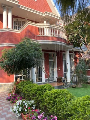 5 BHK Villa – Exterior View View at Unitech South City II, Sector 50 - for Rent