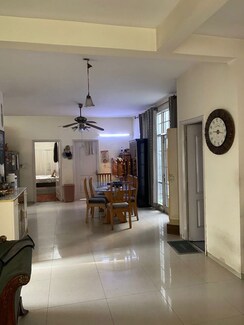 5 BHK + Servant Room Villa For Rent in Unitech South City II