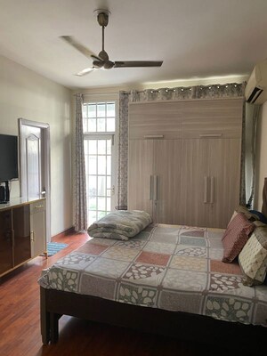 Living Room in 5 BHK Villa at Unitech South City II, Sector 50 – for Rent