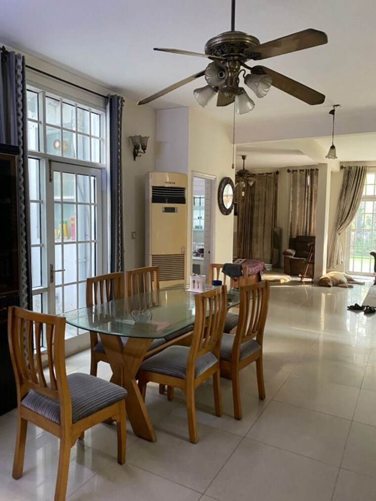Gym, unitech-south-city-ii 5 Bedroom 300 Sq.Ft. Villa In Sector 50 Gurgaon 10221399