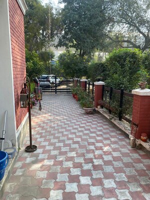 Balcony in 5 BHK Villa at Unitech South City II, Sector 50 – for Rent