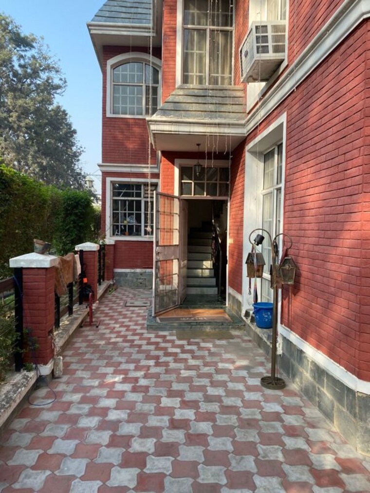 Exterior View, unitech-south-city-ii 5 Bedroom 300 Sq.Ft. Villa In Sector 50 Gurgaon 10221399