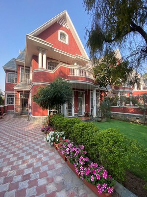 5 BHK Villa – Exterior View View at Unitech South City II, Sector 50 - for Rent