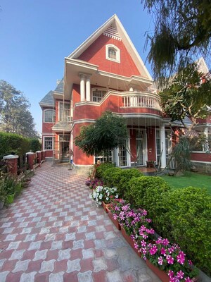 5 BHK Villa – Exterior View View at Unitech South City II, Sector 50 - for Rent