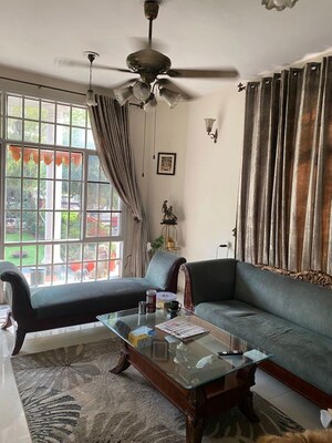 Living Room in 5 BHK Villa at Unitech South City II, Sector 50 – for Rent