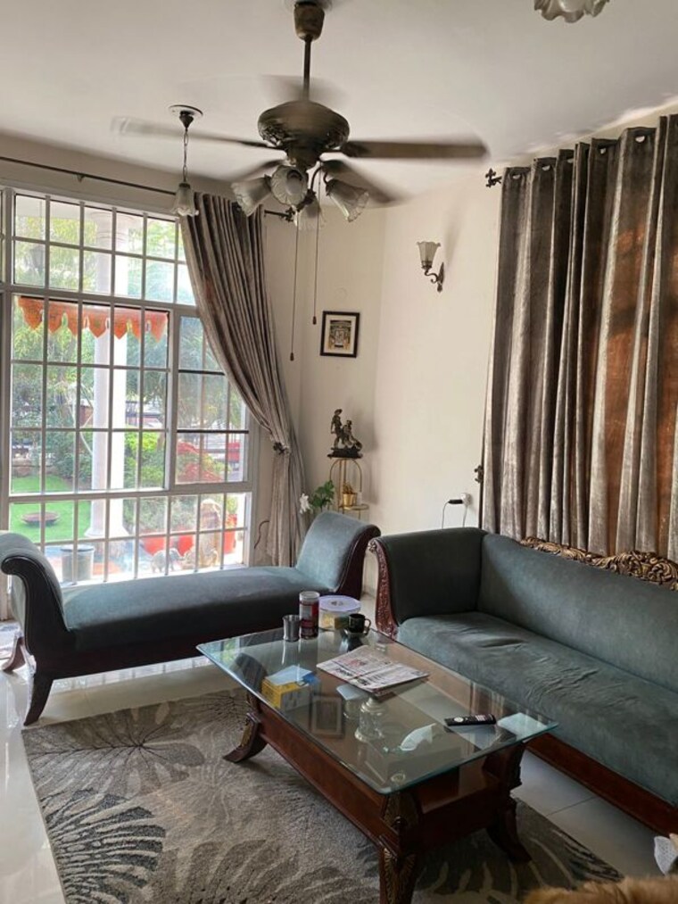 Living Room, unitech-south-city-ii 5 Bedroom 300 Sq.Ft. Villa In Sector 50 Gurgaon 10221399