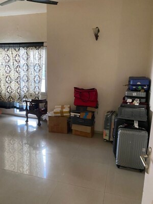 Living Room in 5 BHK Villa at Unitech South City II, Sector 50 – for Rent