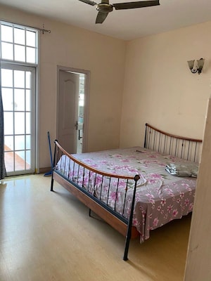 Bedroom in 5 BHK Villa at Unitech South City II, Sector 50 – for Rent