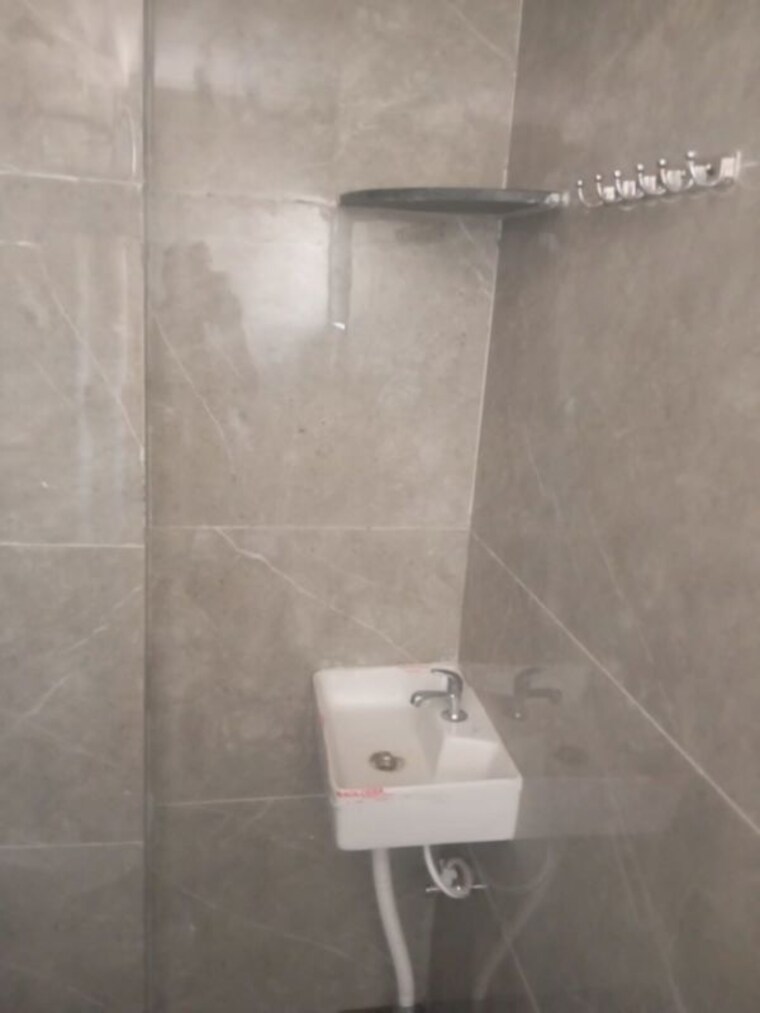 Bathroom, sainikwadi 1 Bedroom 650 Sq.Ft. Apartment In Sainikwadi Pune 10221630