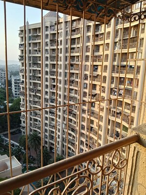 1 BHK Apartment For Rent in Tharwanis Rosalie, Kalyan West