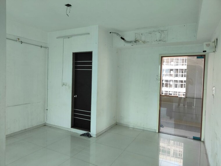 Room, adajan Commercial Office Space 310 Sq.Ft. In Adajan Surat 10221639