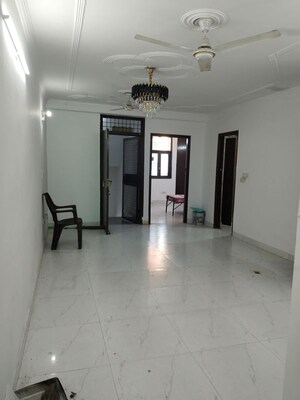 Room in 3 BHK Apartment at Panchsheel Vihar – for Rent