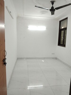 Room in 3 BHK Apartment at Panchsheel Vihar – for Rent