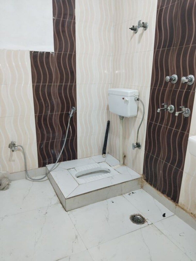 Bathroom, panchsheel vihar 3 Bedroom 1200 Sq.Ft. Apartment In Panchsheel Vihar Delhi 10221641