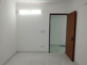 Room in 3 BHK Apartment at Panchsheel Vihar – for Rent