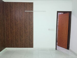 Room in 3 BHK Apartment at Panchsheel Vihar – for Rent