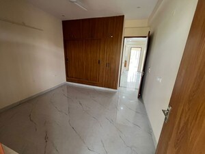 Room in 3 BHK Builder Floor at Sector 39 – for Rent