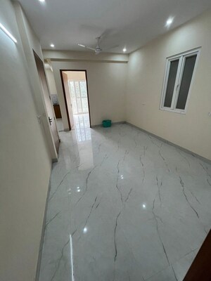 Room in 3 BHK Builder Floor at Sector 39 – for Rent