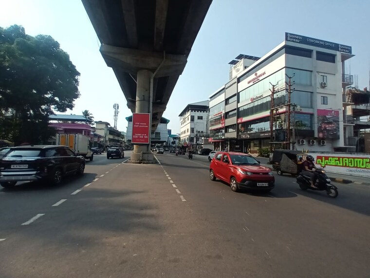  Parking, petta Commercial Office Space 1650 Sq.Ft. In Petta Kochi 10221665