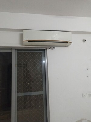 Room in 3 BHK Apartment at Gulshan Bellina, Sector 16 Greater Noida – for Rent