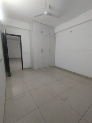 Room in 3 BHK Apartment at Gulshan Bellina, Sector 16 Greater Noida – for Rent