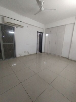 Room in 3 BHK Apartment at Gulshan Bellina, Sector 16 Greater Noida – for Rent