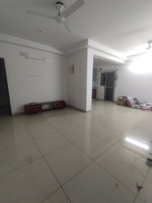 Room in 3 BHK Apartment at Gulshan Bellina, Sector 16 Greater Noida – for Rent