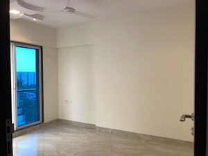 Room in 2 BHK Apartment at Platinum Tower 1, Andheri West – for Rent