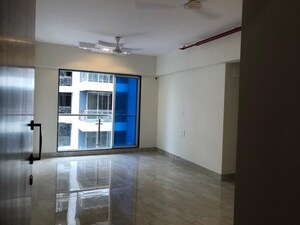 Room in 2 BHK Apartment at Platinum Tower 1, Andheri West – for Rent