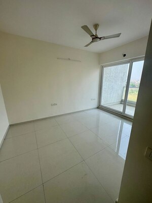 Room in 3 BHK Apartment at Vertex Solitaire, Kalyan West – for Rent