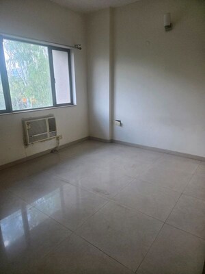 Room in 3 BHK Apartment at Lunkad Skylounge, Kalyani Nagar – for Sale