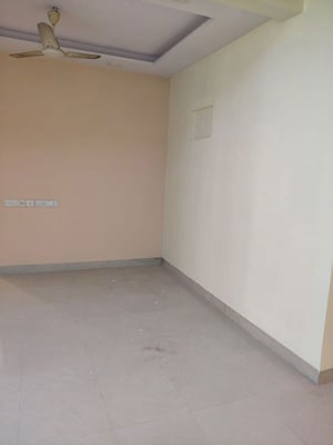 Room in 3 BHK Apartment at Serenity CHS	, Jogeshwari West – for Rent