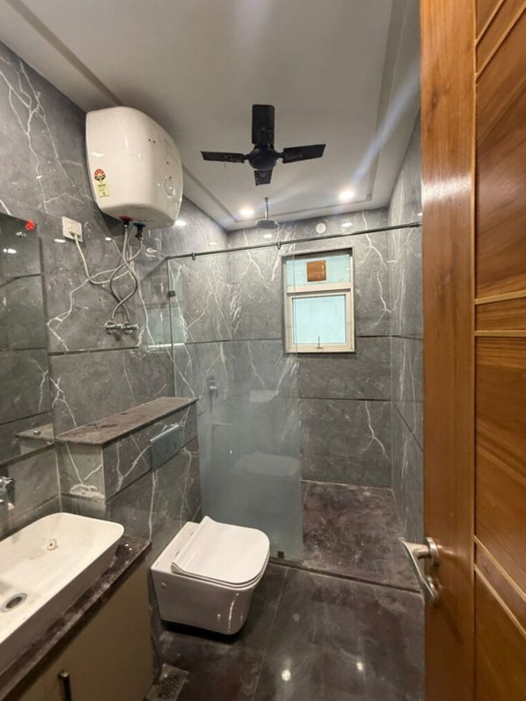 Bathroom, vasant vihar 3 Bedroom 1600 Sq.Ft. Builder Floor In Vasant Vihar Delhi 10221717