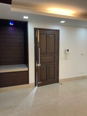 Room in 3 BHK Builder Floor at Vasant Vihar – for Sale