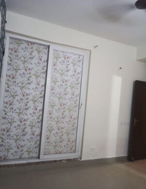 Room in 3 BHK Apartment at AVJ Heightss, Zeta I Greater Noida – for Rent