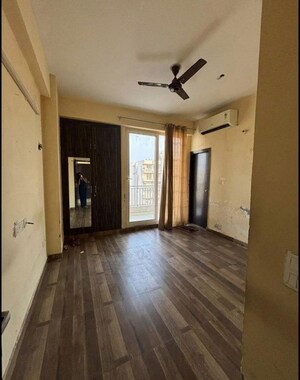 Room in 2 BHK Apartment at ACE Platinum, Zeta I Greater Noida – for Rent
