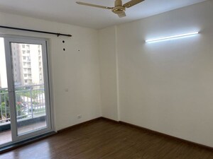 Room in 3 BHK Apartment at BPTP Spacio, Sector 37d – for Rent